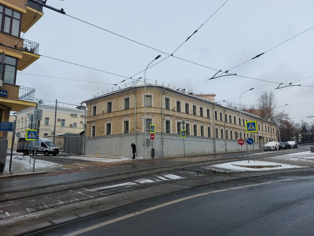 Городская усадьба И. И. Лощенова — доходное владение П. Т. Полякова