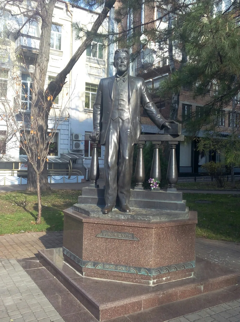 Памятник А. П. Чехову
