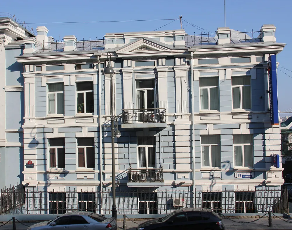 Жилой дом железнодорожной станции "Владивосток"