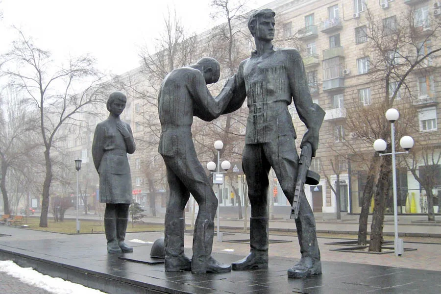 Памятник комсомольцам — защитникам Сталинграда