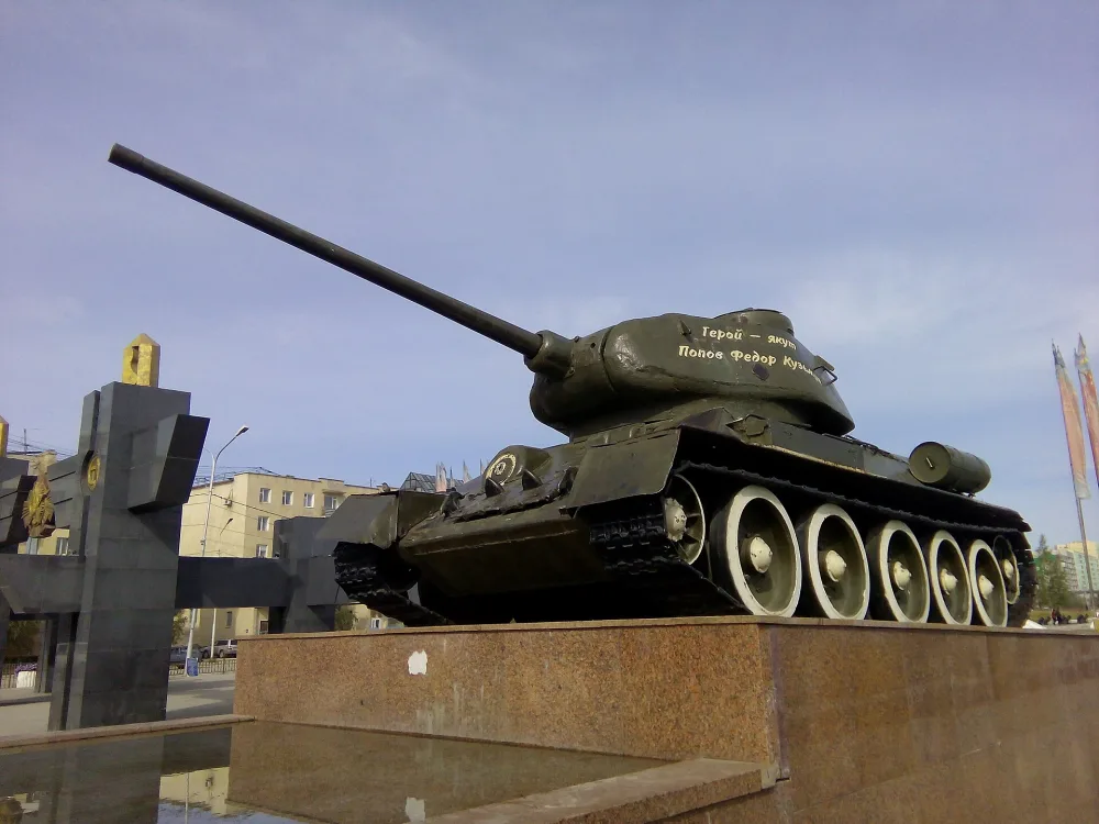 Танк-памятник Т-34-85 в Якутске