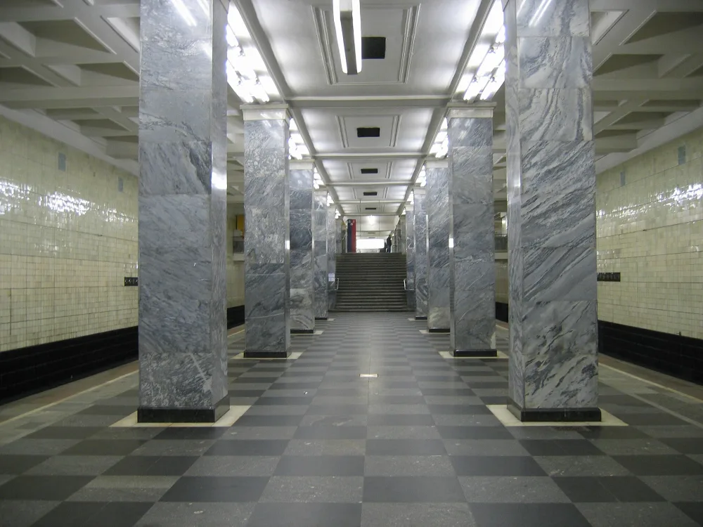 Перронный зал метро Сокольники