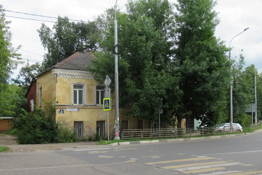 улица Дзержинского 4, Жилой дом