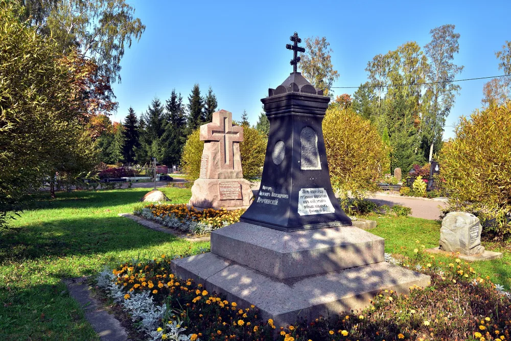 Могила полковника Н. А. Александрова и капитана А. А. Врочинского
