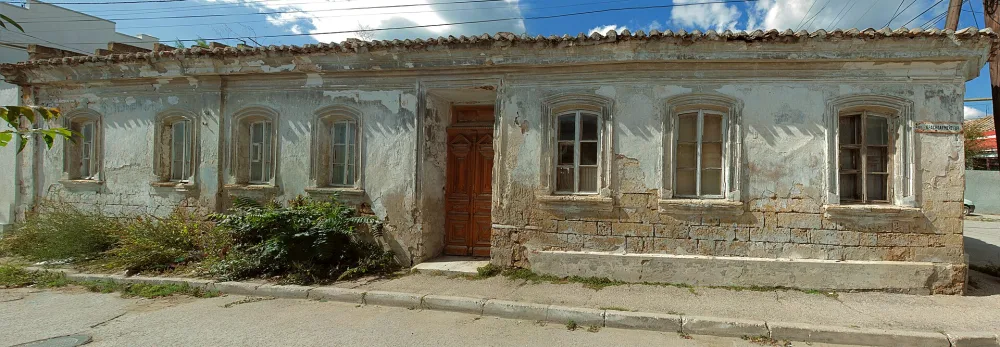Банный переулок, 14 / улица Красноармейская, 23 (Евпатория)