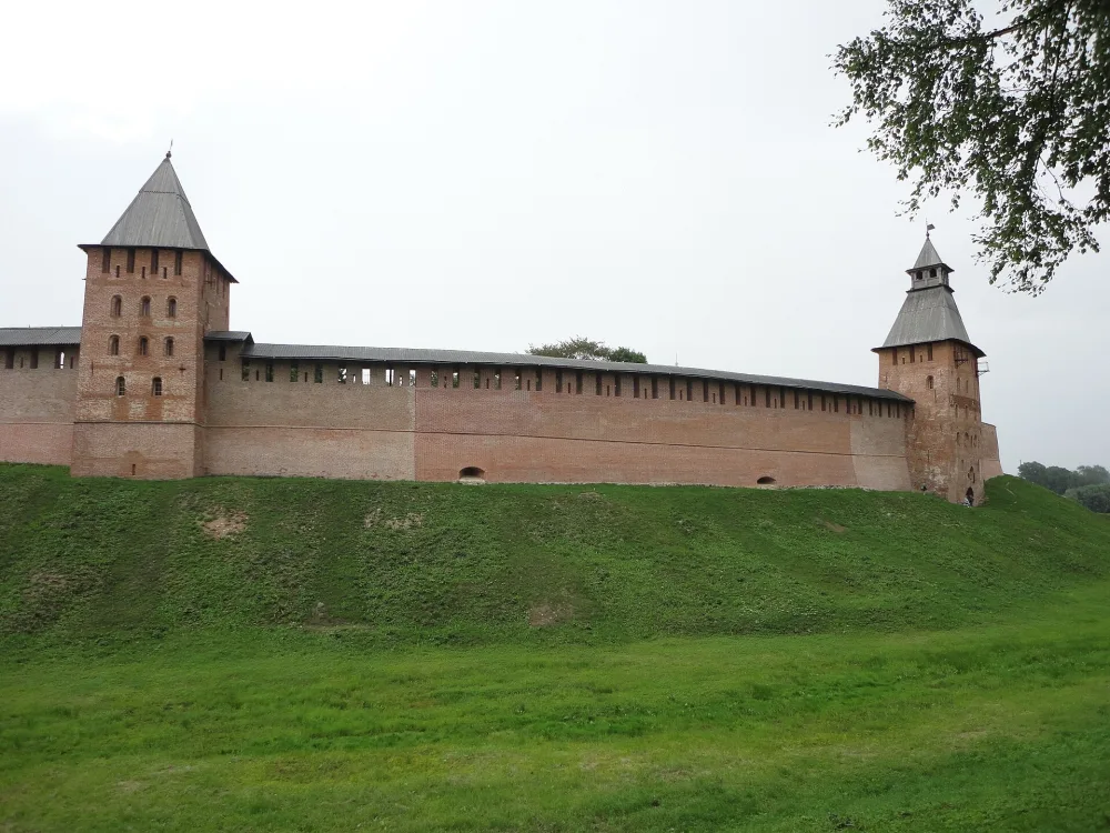 Прясло стены между Княжей и Спасской башнями