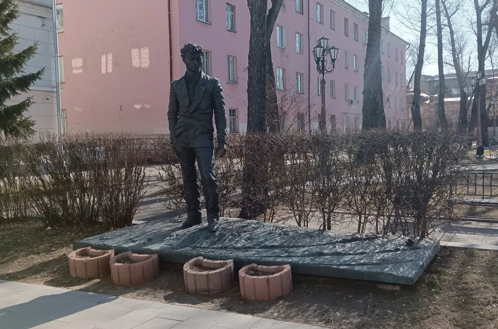 Памятник Вампилову