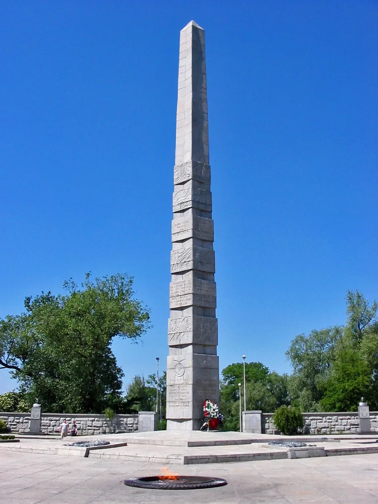 Памятник 1200 гвардейцам