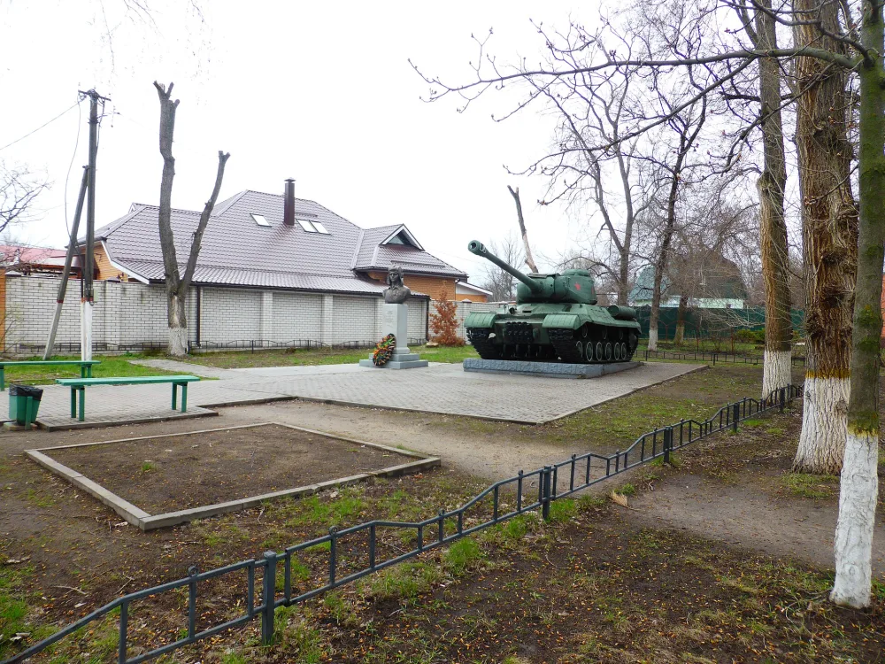 Памятник воинам-танкистам «Танк ИС-2»
