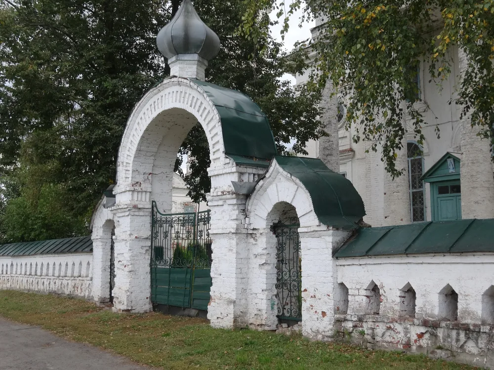 Ограда с воротами