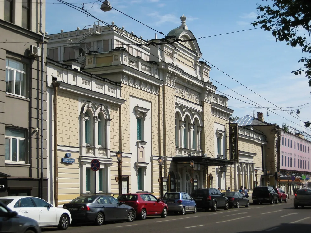 Здание электротеатра «Кино-палас» И. И. Дроздова и Х. К. Фаврикодороса