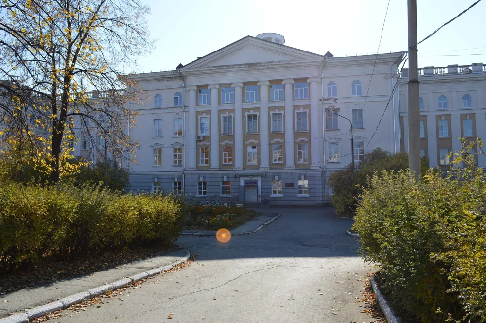Здание центральной городской больницы