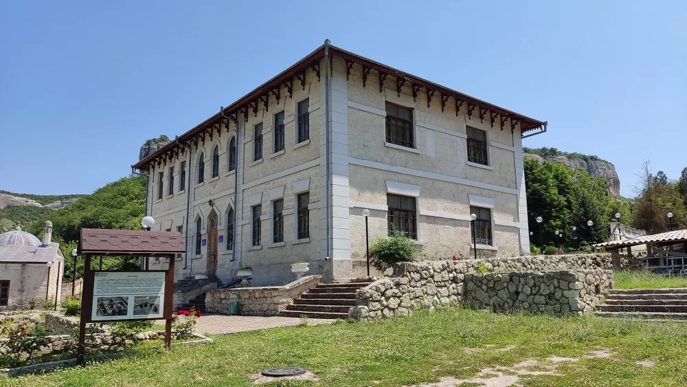 Крымский исторический музей «Ларишес»