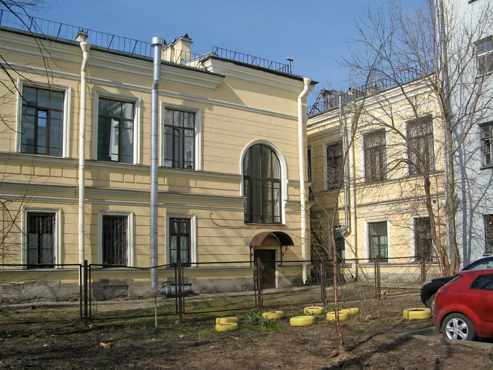 Школа и амбулаторный пункт Санкт-Петербургского уездного земства в селе Смоленском