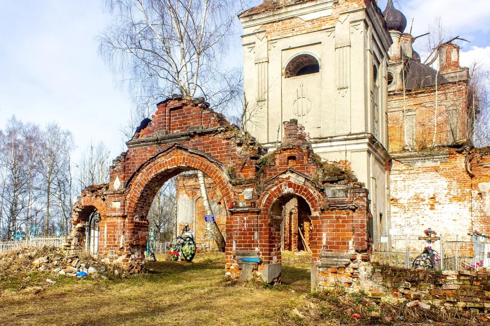 Ограда с воротами (Иконниково)