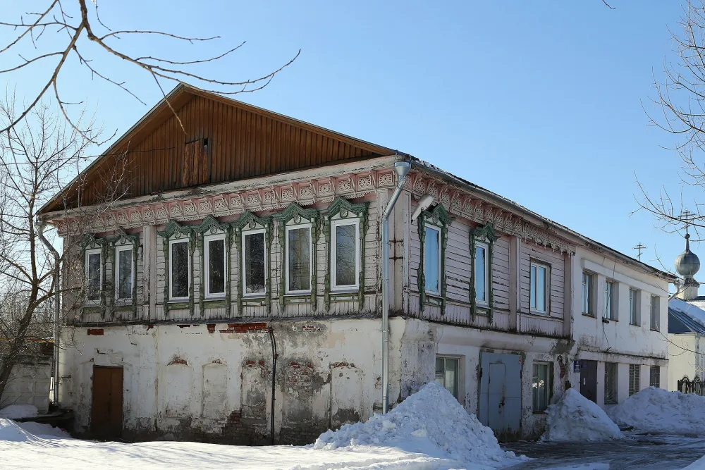 Дом с лавкой