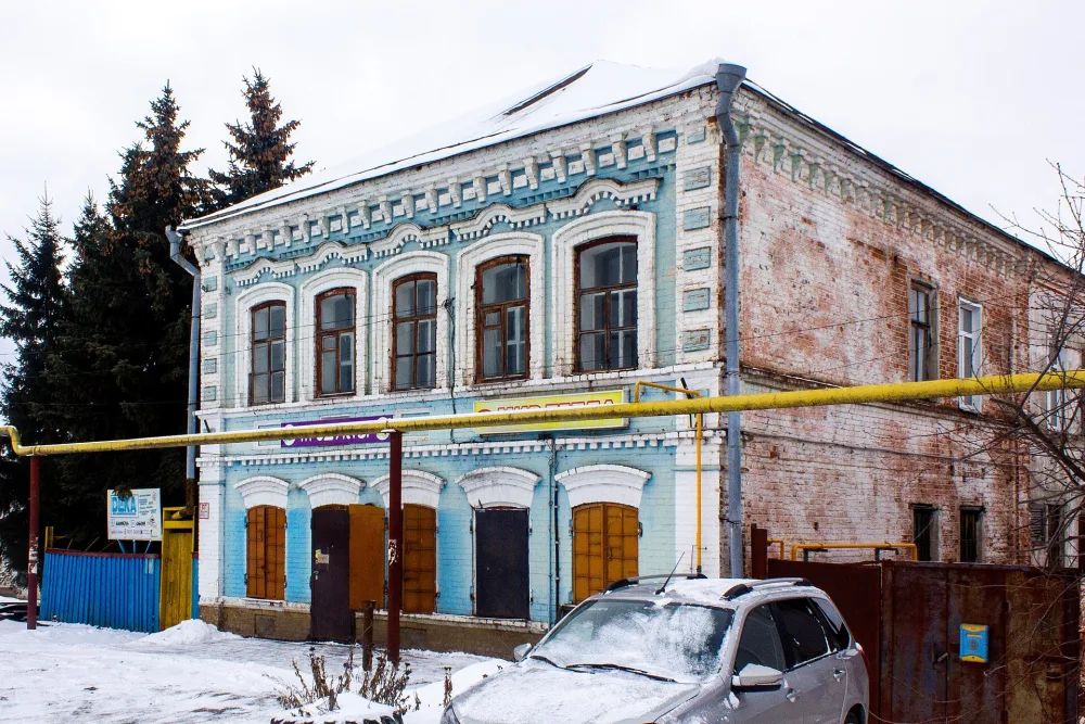 Жилой дом с торговыми помещениями