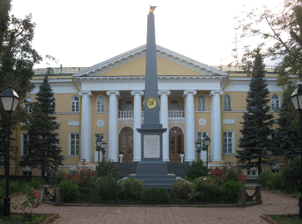 Памятник Лазаревым