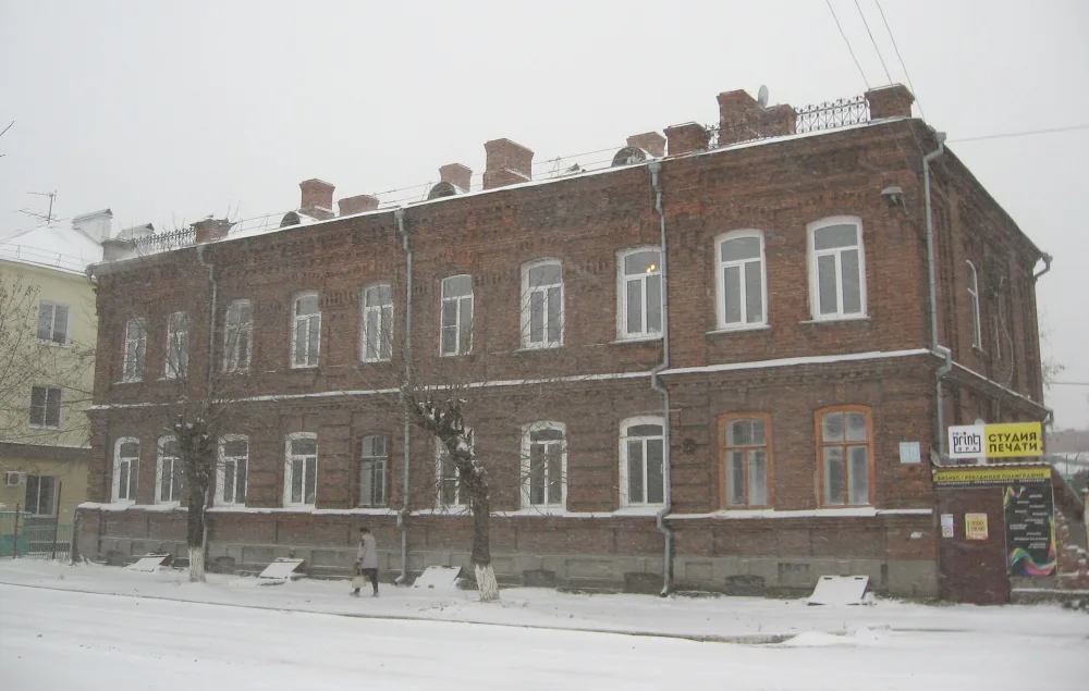 Здание административное и жилое ректификатного завода