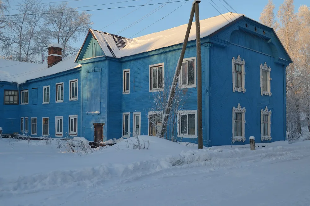 Памятник-обелиск на братской могиле красноармейцев, павших при обороне станции Плесецкой