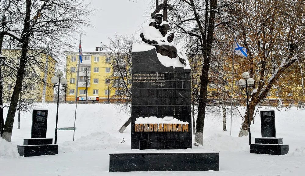 Памятник морякам-подводникам
