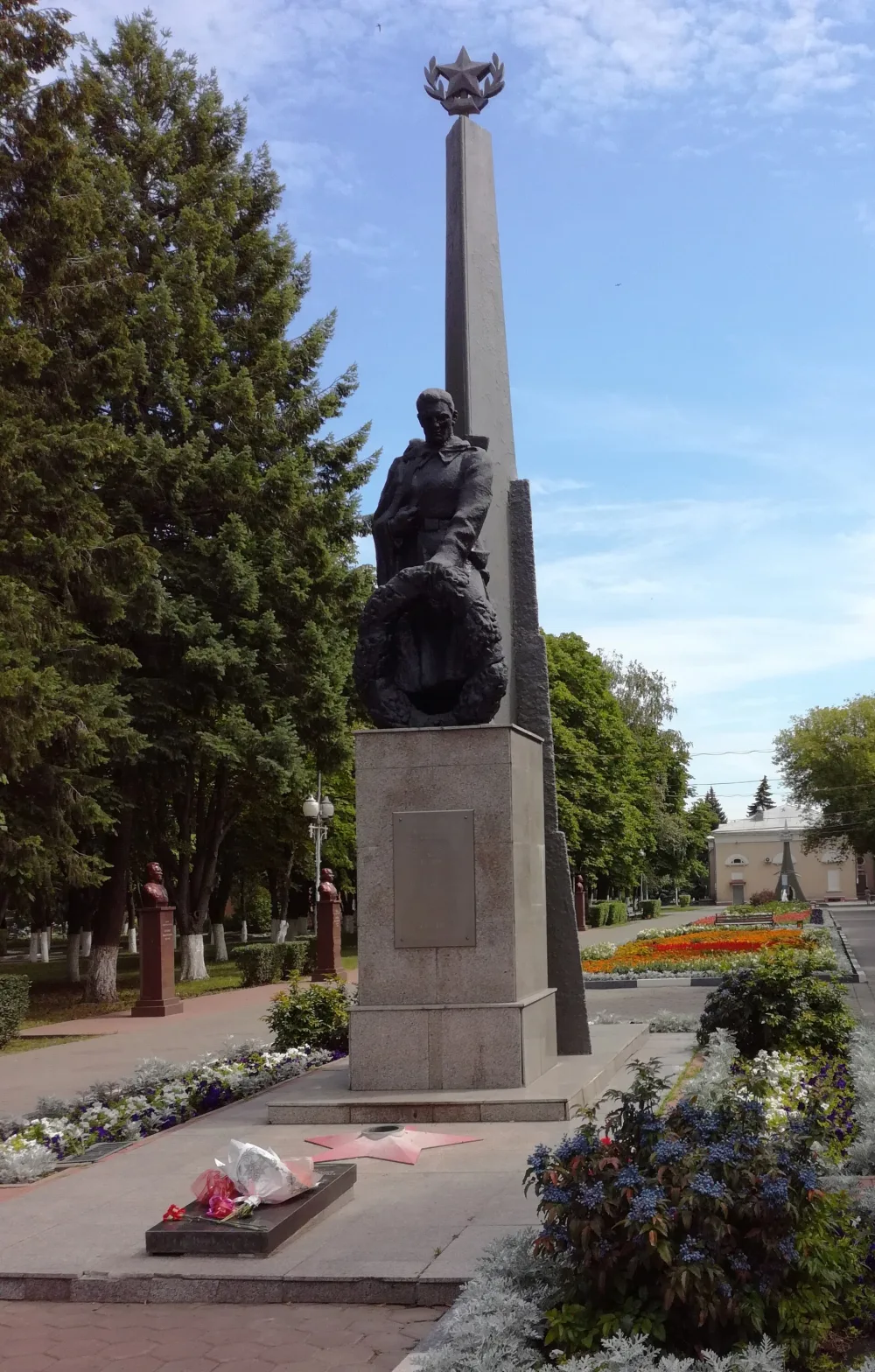 Братская могила 11 советских воинов