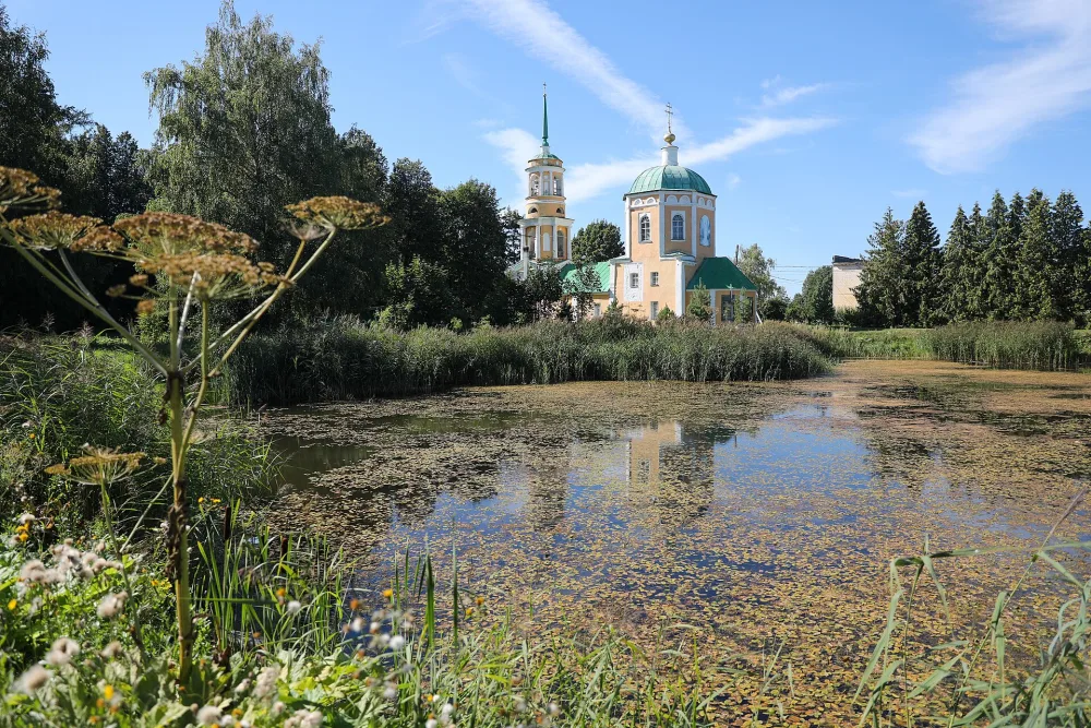Спасо-Преображенская церковь (Славный)