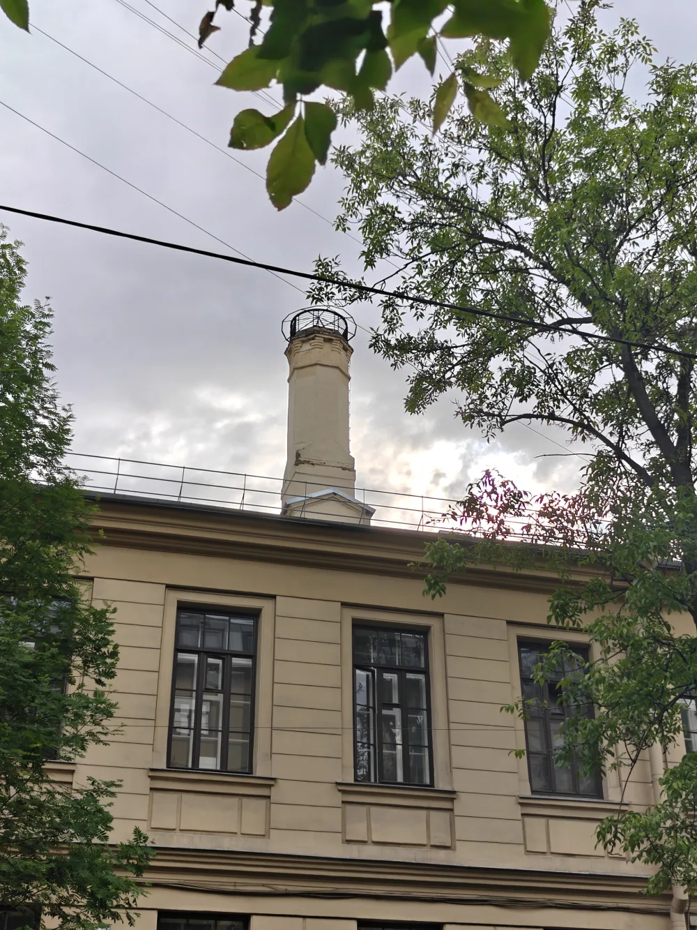 Главное здание с дворовым корпусом