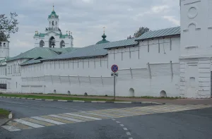 Прясло стены между Михайловской башней и Семинарским корпусом