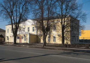 Здание бывшей первой мужской гимназии