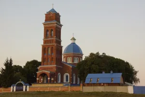 Казанская церковь с интерьером