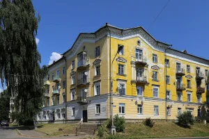 Жилой дом, западный корпус ансамбля
