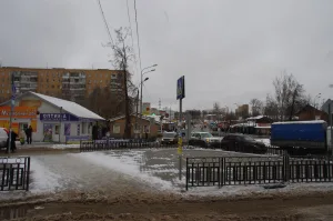 площадь у станции Павшино
