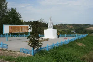 Братская могила советских воинов
