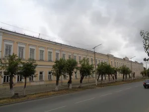 Здание гимназии, где работал Н. В. Крушевский и учился Л. А. Кулик
