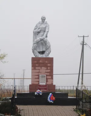 Братская могила 60 советских воинов