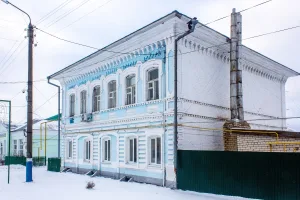 Жилой дом с торговыми помещениями