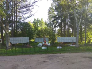 Братская могила 800 советских воинов