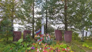 Братская могила советских воинов