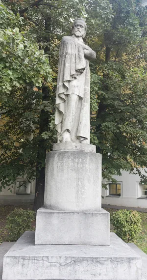 Памятник Герцену на Моховой улице