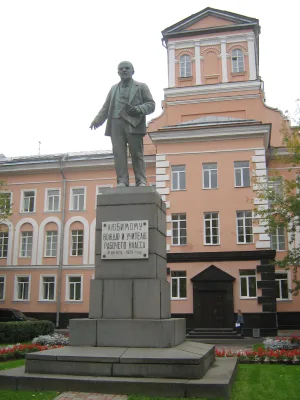 Памятник В. И. Ленину у Невского завода