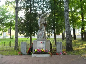 Братская могила советских воинов