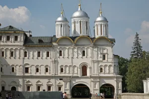 Патриарший дворец и церковь Двенадцати апостолов