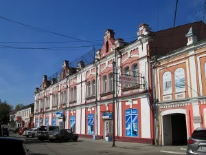Улица Льва Толстого 32, Здание магазина Второва