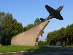 Памятный знак «Истребитель ЯК-3»
