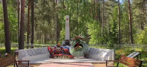 Братская могила советских воинов