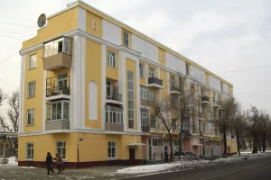 Жилой дом с магазином