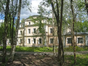 Главный корпус хозяйственного двора