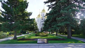 Братская могила воинов 13-й гвардейской и 284-й стрелковых дивизий