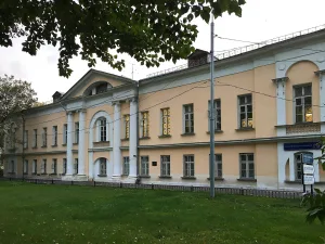 Корпус восточный парадного двора (Якиманка)